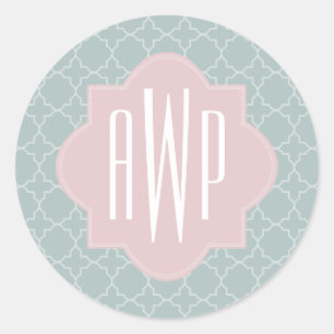 Rosa und grünes Quatrefoil Monogramm Runder Aufkleber