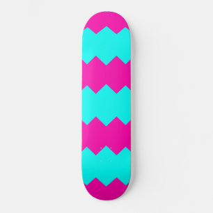 Rosa und himmelblaue Zickzack-Streifenmuster-Skate Skateboard