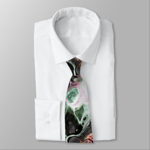 Rosa und Jadegrün mit Krawatte