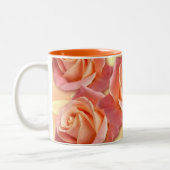 Rosa und korallenrote Rosen Zweifarbige Tasse (Links)