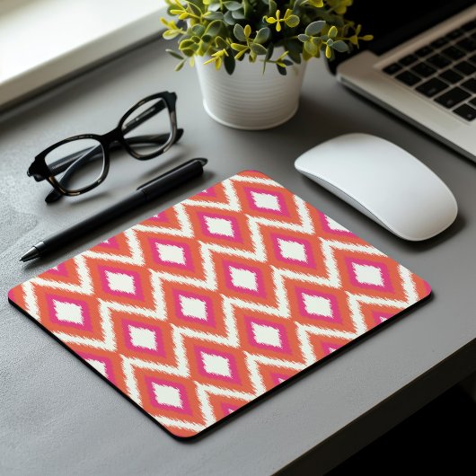 Rosa und Korallenstamm Ikat Mousepad