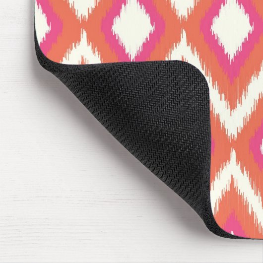 Rosa und Korallenstamm Ikat Mousepad (Ecke)