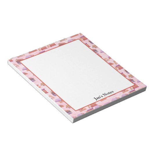 Rosa und Lila Bibliothek mit Buchmustern Notizblock (angewinkelt)