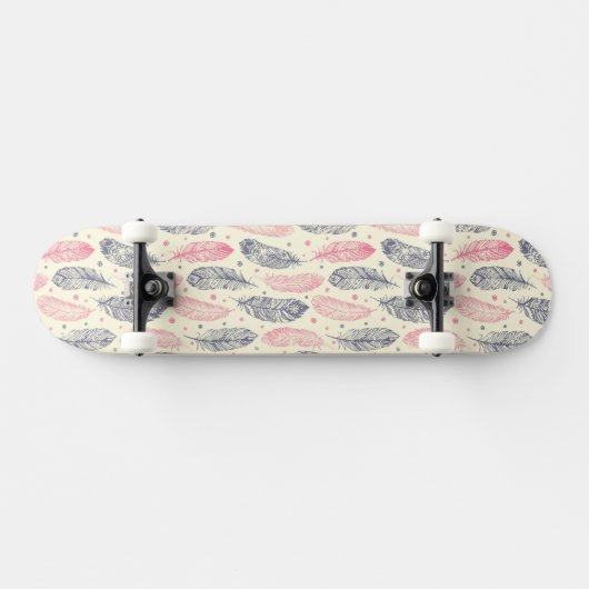 Rosa und lila ethnisches Feder-Muster Skateboard (Horizontal)