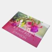 Rosa und Lila florale Mr. and Mrs. Fußmatte (Schrägansicht)