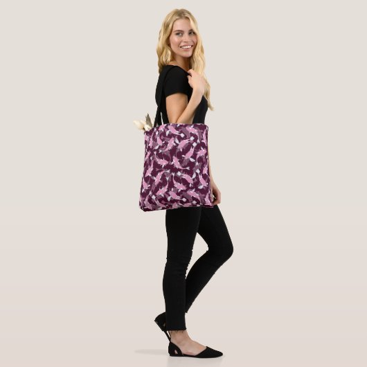 Rosa und Lila Muster - Koi Fish Tasche (Am Model)