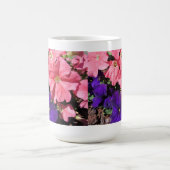 Rosa und Lila Petunias Kaffeetasse (Mittel)