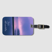 Rosa und Lila Sonnenaufgang über Wasser Atmen Sie Gepäckanhänger (Vorderseite (Horizontal))