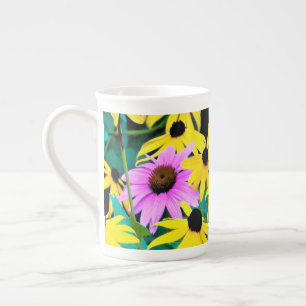 Rosa und lila Sonnenhut mit gelben Blumen Porzellantasse