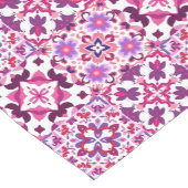 Rosa und Lila spanische Fliesen Kurzer Tischläufer (Ecke)