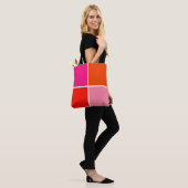 Rosa und orange Quadrate Tasche (Am Model)