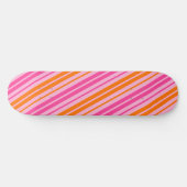 Rosa und orange vertikale Streifen Design Skateboard (Horizontal)