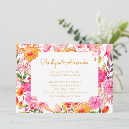 Rosa und orangefarbene Blume Script Wedding Einladung (Stehend Vorderseite)