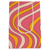 Rosa und orangefarbene Retrowellen Mittlere Geschenktüte (Rückseite)