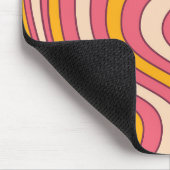 Rosa und orangefarbene Retrowellen Mousepad (Ecke)