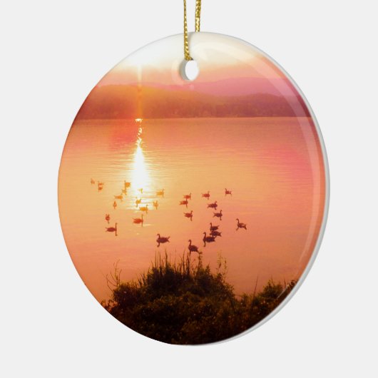 Rosa und pfirsichfarbene Seeufer Keramikornament (Links)