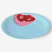 Rosa und rote Herzen mit Personalisierten Initiale Pappteller (Schrägansicht)