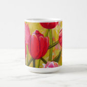 Rosa und rote Tulips Kaffeetasse (Mittel)