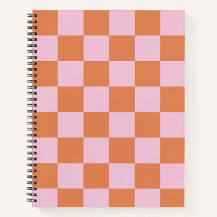 Rosa und rotes kariertes Spiralnotizbuch Notizblock
