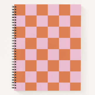 Rosa und rotes kariertes Spiralnotizbuch Notizblock