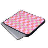 Rosa und sandbeiger Retro-Schachbrettmuster Laptopschutzhülle (Vorne Knopf)