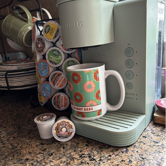 Rosa und Schokolade Sprinkle Donut Care Minze Grün Kaffeetasse