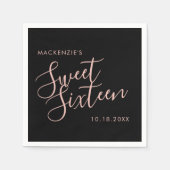Rosa und schwarz Elegant Sweet 16 Personalisierter Serviette (Vorderseite)