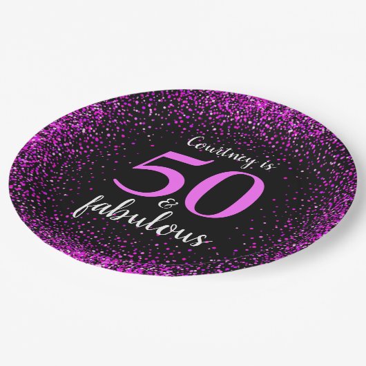 Rosa und Schwarz personalisiert 50 und fabelhaftes Pappteller (Schrägansicht)