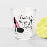 Rosa und Schwarz Stiletto Happy Birthday Schnapsglas<br><div class="desc">Rosa und schwarze Stiletto mit individueller Typografie. Für einen 21. Geburtstag konzipiert,  kann aber für jeden Anlass oder jede Veranstaltung angepasst werden. Ideal für Gastgeschenke!</div>