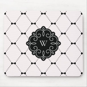 Rosa-und Schwarz-weibliches Bogen-Muster-Monogramm Mousepad