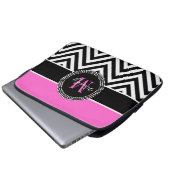 Rosa-und Schwarz-Zickzack Monogramm elegant Laptopschutzhülle (Vorne Knopf)