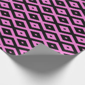 Rosa und schwarze Diamantmuster Geschenkpapier (Ecke)