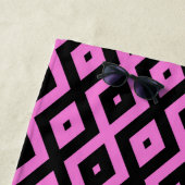 Rosa und schwarze Diamantmuster Strandtuch (Beispiel)