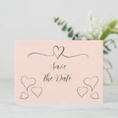 Rosa und schwarze Extravagante kalligraphische Her Save The Date (Stehend Vorderseite)