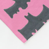 Rosa und schwarze Halloween-Fledermäuse Fleecedecke (Ecke)