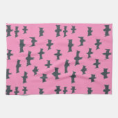 Rosa und schwarze Halloween-Fledermäuse Geschirrtuch (Horizontal)