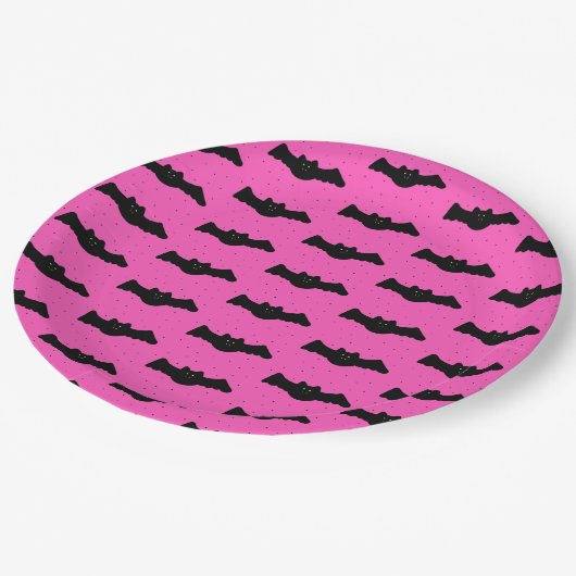 Rosa und schwarze Halloween-Fledermäuse Pappteller (Schrägansicht)