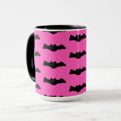 Rosa und schwarze Halloween-Fledermäuse Tasse (Vorderseite Links)