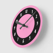 Rosa und schwarze Kreise Runde Wanduhr (Winkel)