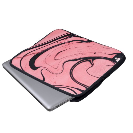 Rosa und schwarze Marmortextur. Handgemalt Laptopschutzhülle (Vorne Knopf)