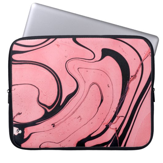 Rosa und schwarze Marmortextur. Handgemalt Laptopschutzhülle (Vorderseite)