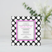 Rosa und schwarze Polka Dot Hochzeitseinladung Einladung (Stehend Vorderseite)