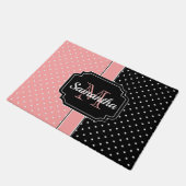 rosa und schwarze Punkte Fußmatte (Schrägansicht)