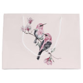 Rosa und schwarze Vögel auf einem Baumzweig Große Geschenktüte (Vorderseite)