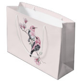 Rosa und schwarze Vögel auf einem Baumzweig Große Geschenktüte (Rückseite Schrägansicht)