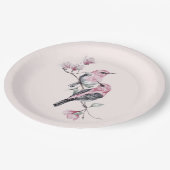 Rosa und schwarze Vögel auf einem Baumzweig Pappteller (Schrägansicht)