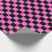 Rosa und schwarze Zielflaggemusterverpackung Geschenkpapier (Ecke)