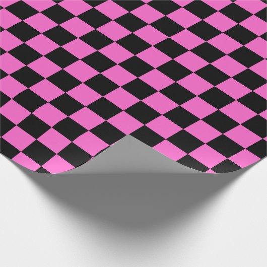 Rosa und schwarze Zielflaggemusterverpackung Geschenkpapier (Ecke)