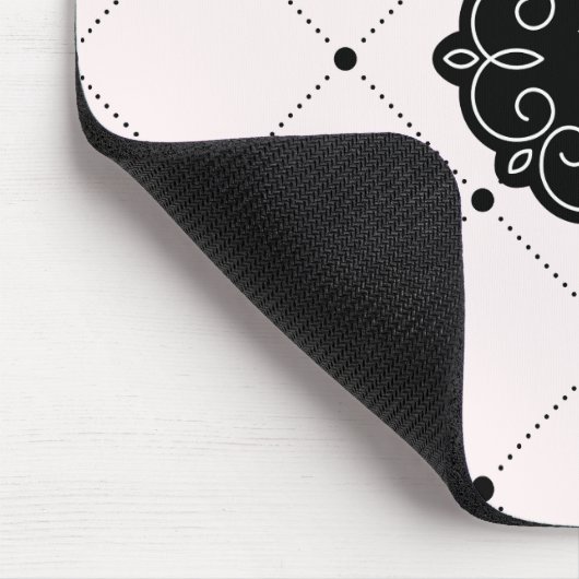 Rosa und schwarzer Diamant-Punkt-Muster-Monogramm Mousepad (Ecke)