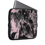 Rosa und schwarzer Marmor Laptopschutzhülle (Vorne Rechts)